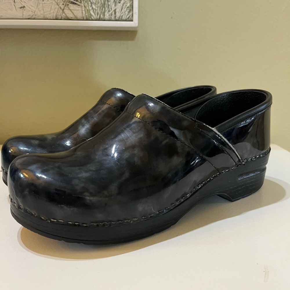 Dansko Clogs Slip Resistant Wipeable Work Comfort… - image 2